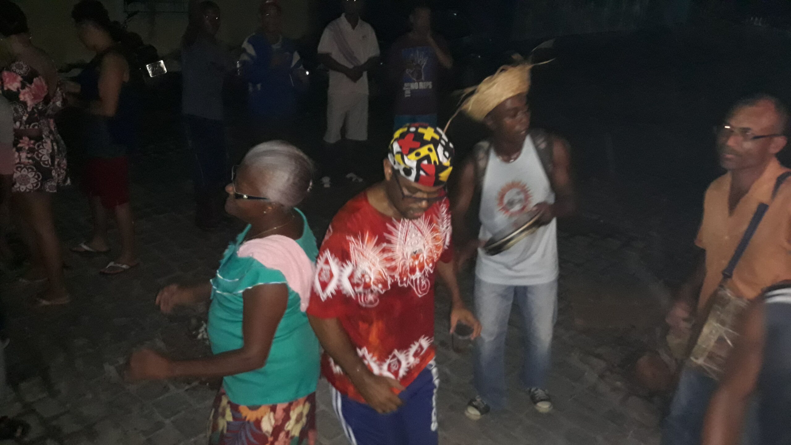 Populares participam da festa. (Foto: Portal Gongogi)