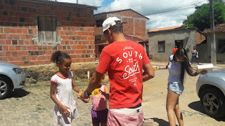 GONGOGI: Entre chocolates e sorrisos a solidariedade é concretizada pela juventude na páscoa.
