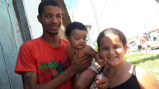 GONGOGI: Entre chocolates e sorrisos a solidariedade é concretizada pela juventude na páscoa.