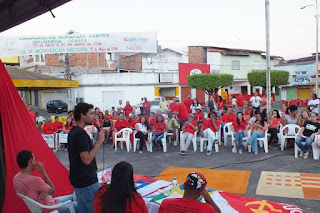 Ubaitaba: Aos gritos de 'Lula Livre' o povo ocupa a praça de Ubaitaba