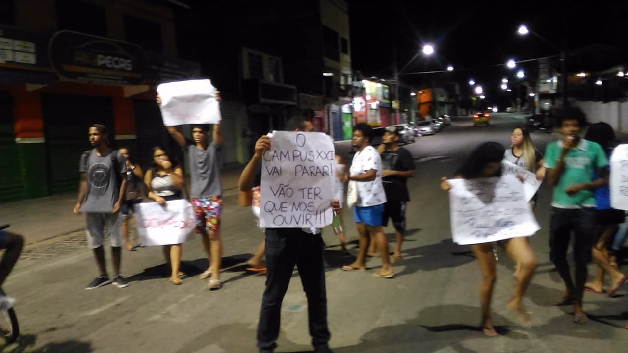 Ipiaú: Campus da UNEB é ocupado por alunos que protestam pedindo sede própria