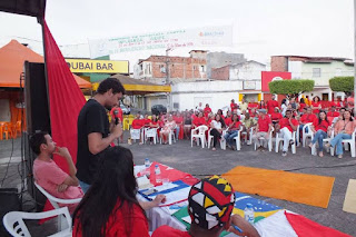Ubaitaba: Aos gritos de 'Lula Livre' o povo ocupa a praça de Ubaitaba