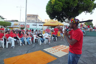 Ubaitaba: Aos gritos de 'Lula Livre' o povo ocupa a praça de Ubaitaba