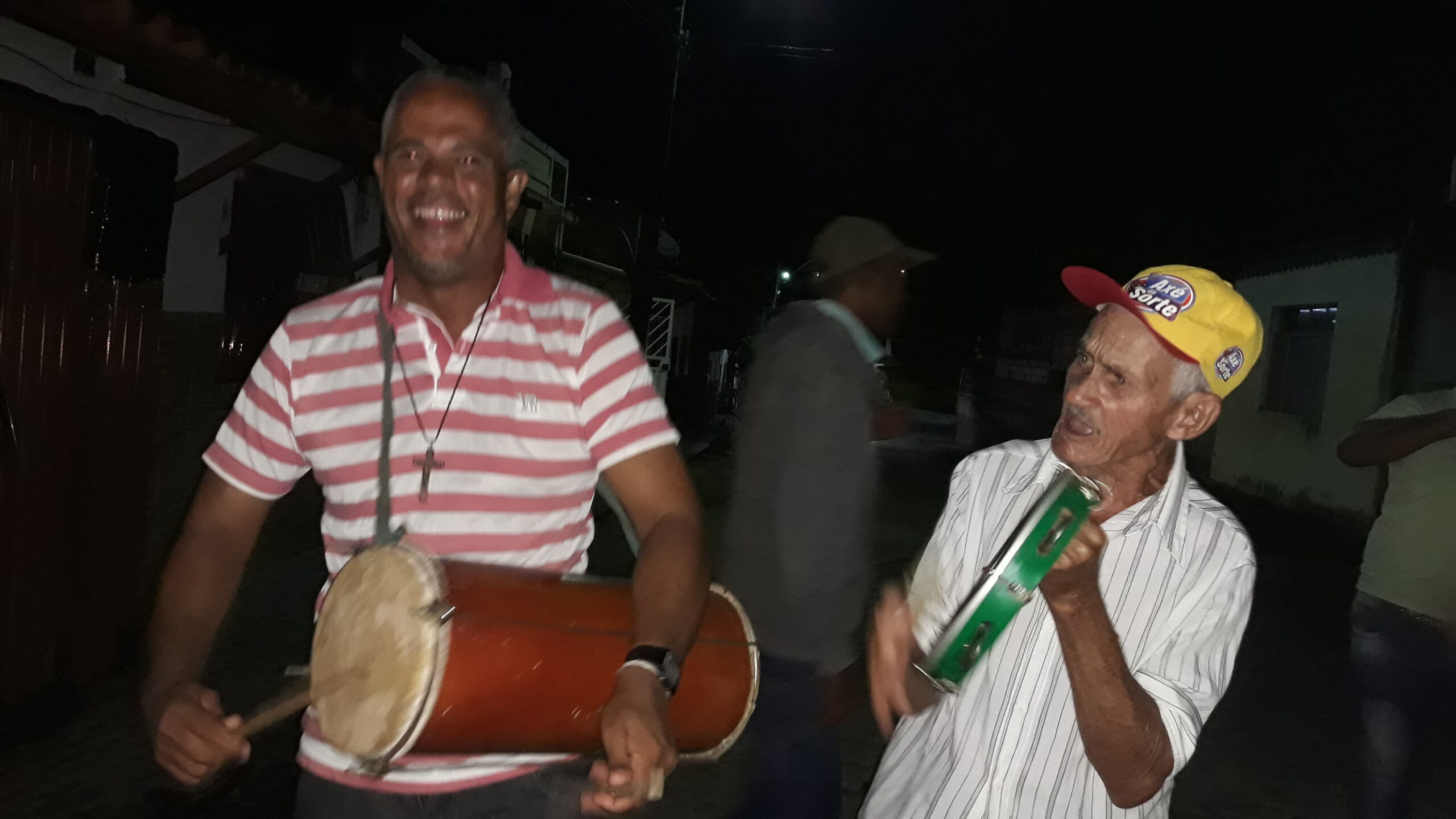 Antonio Mamede e Erisvaldo são animadores da festa. (Foto: Portal Gongogi)