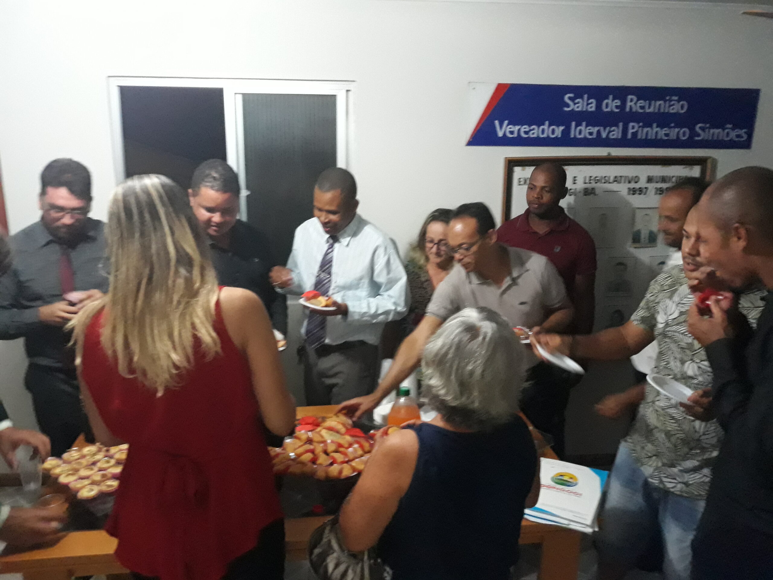 Convidados participam da confraternização
