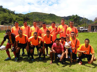 AURELINO LEAL: Gambiágua leva futebol dos amigos de Gongogi ao distrito de Poço Central