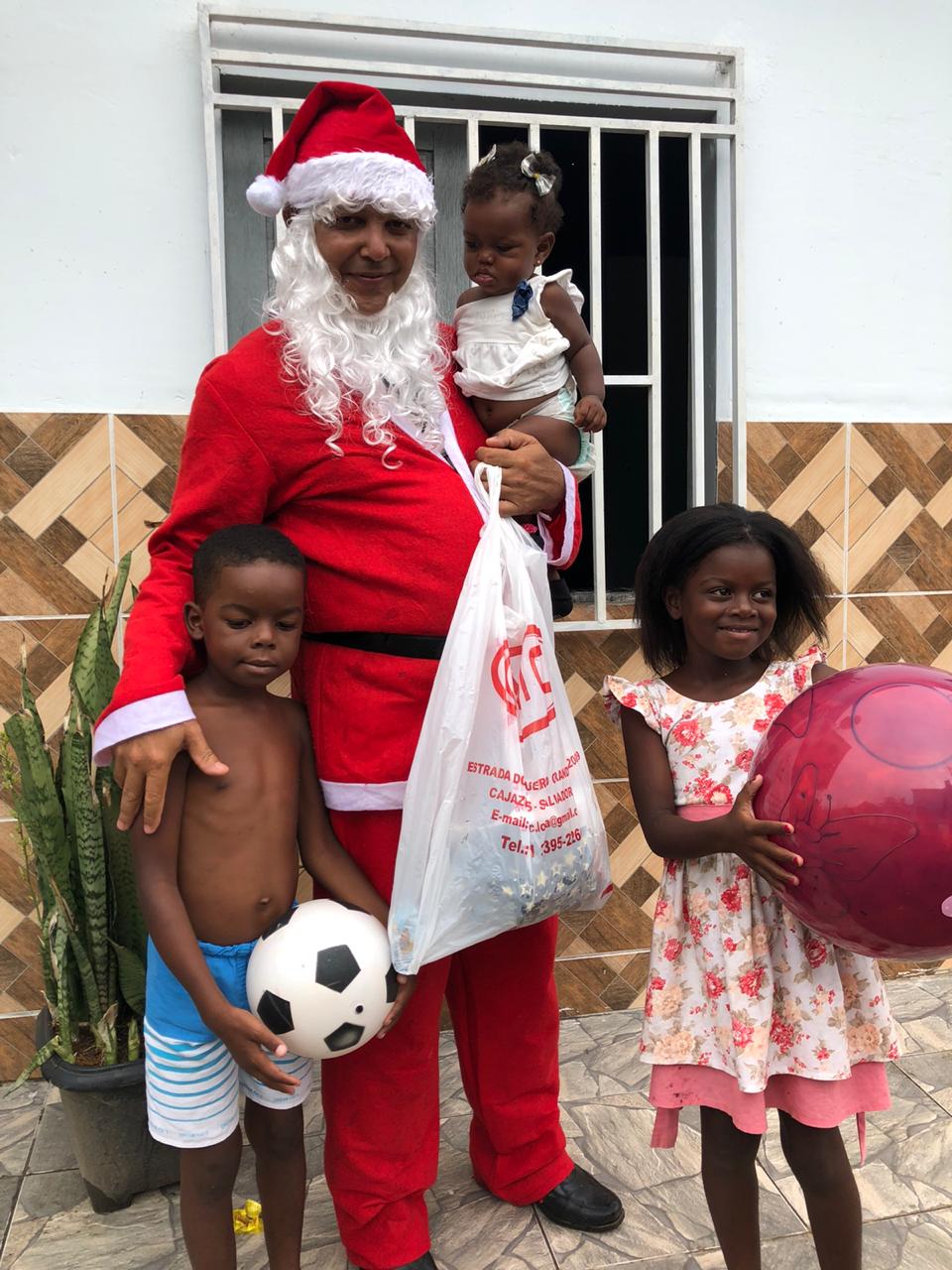 GONGOGI: Família gongogiense dar lições de solidariedade e alegra crianças no Natal