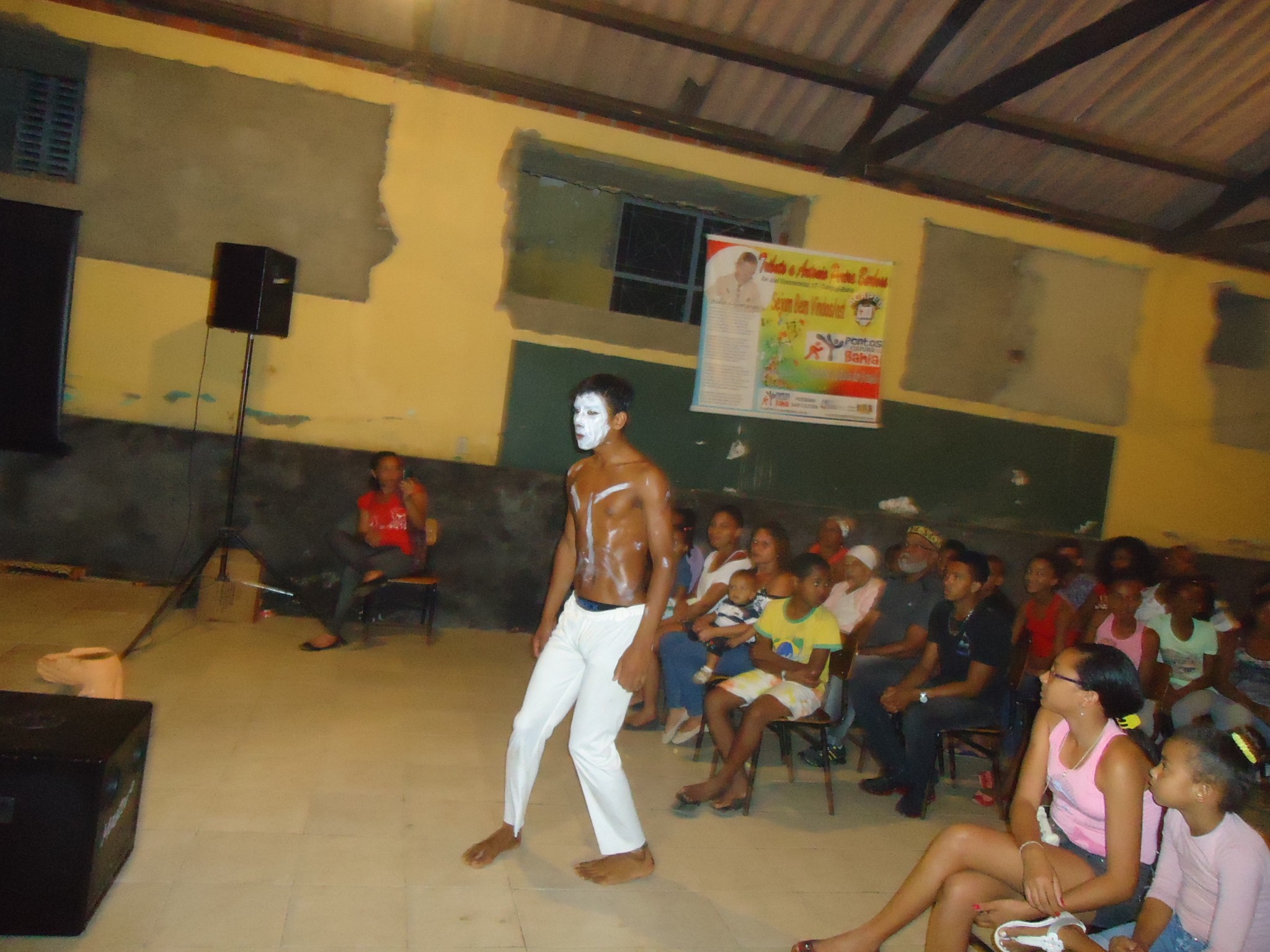 GRUPO DE TEATRO DO PROJETO PETECA E CIDADANIA EMOCIONA EM GONGOGI-BA