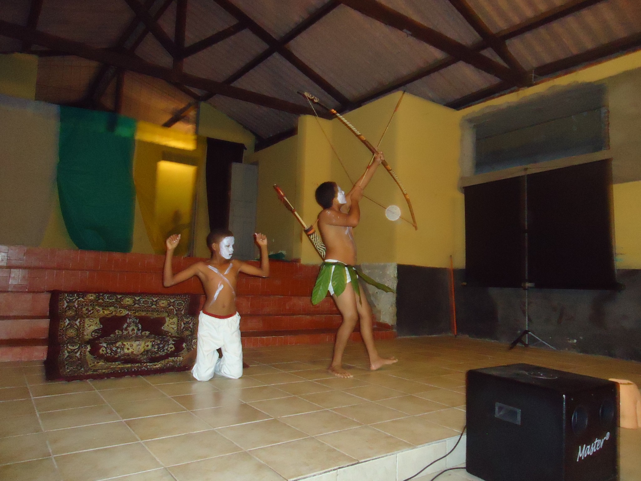 GRUPO DE TEATRO DO PROJETO PETECA E CIDADANIA EMOCIONA EM GONGOGI-BA