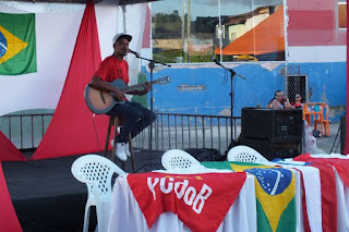 Ubaitaba: Aos gritos de 'Lula Livre' o povo ocupa a praça de Ubaitaba