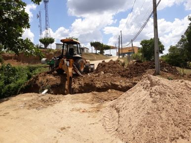 Moradores não acreditam na finalização da obra (Foto: Portal Gongogi)