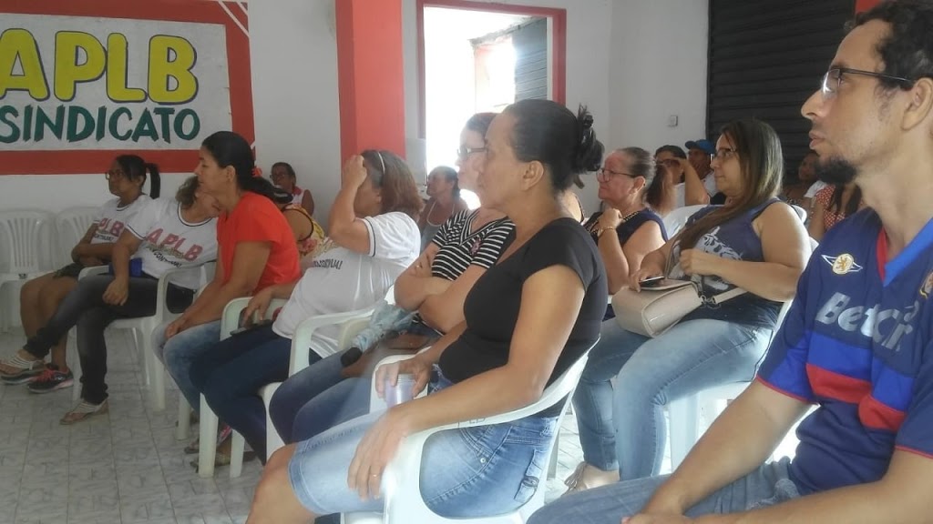 GONGOGI: Sem salários, setor de educação decide continuar com a paralisação