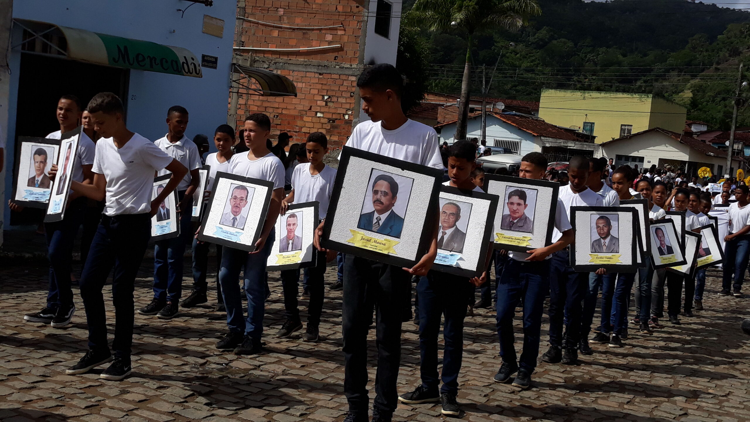 O desfile cívico contou a história da cidade Foto: Portal Gongogi