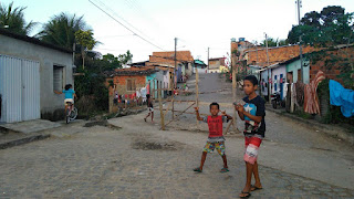 GONGOGI: Buraco na ponte causa riscos e transtornos e a Secretaria de Obras interdita a Rua Temistocles Costa