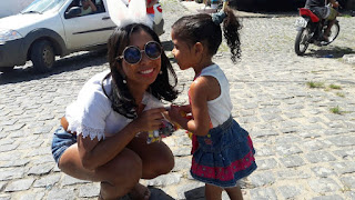 GONGOGI: Entre chocolates e sorrisos a solidariedade é concretizada pela juventude na páscoa.