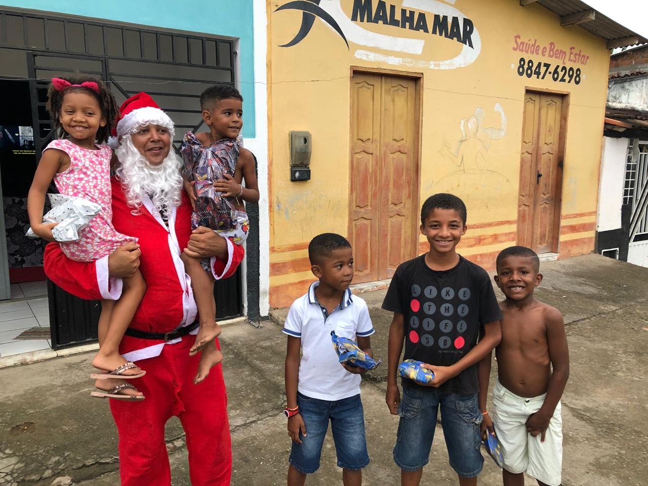 GONGOGI: Família gongogiense dar lições de solidariedade e alegra crianças no Natal
