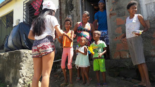 GONGOGI: Entre chocolates e sorrisos a solidariedade é concretizada pela juventude na páscoa.