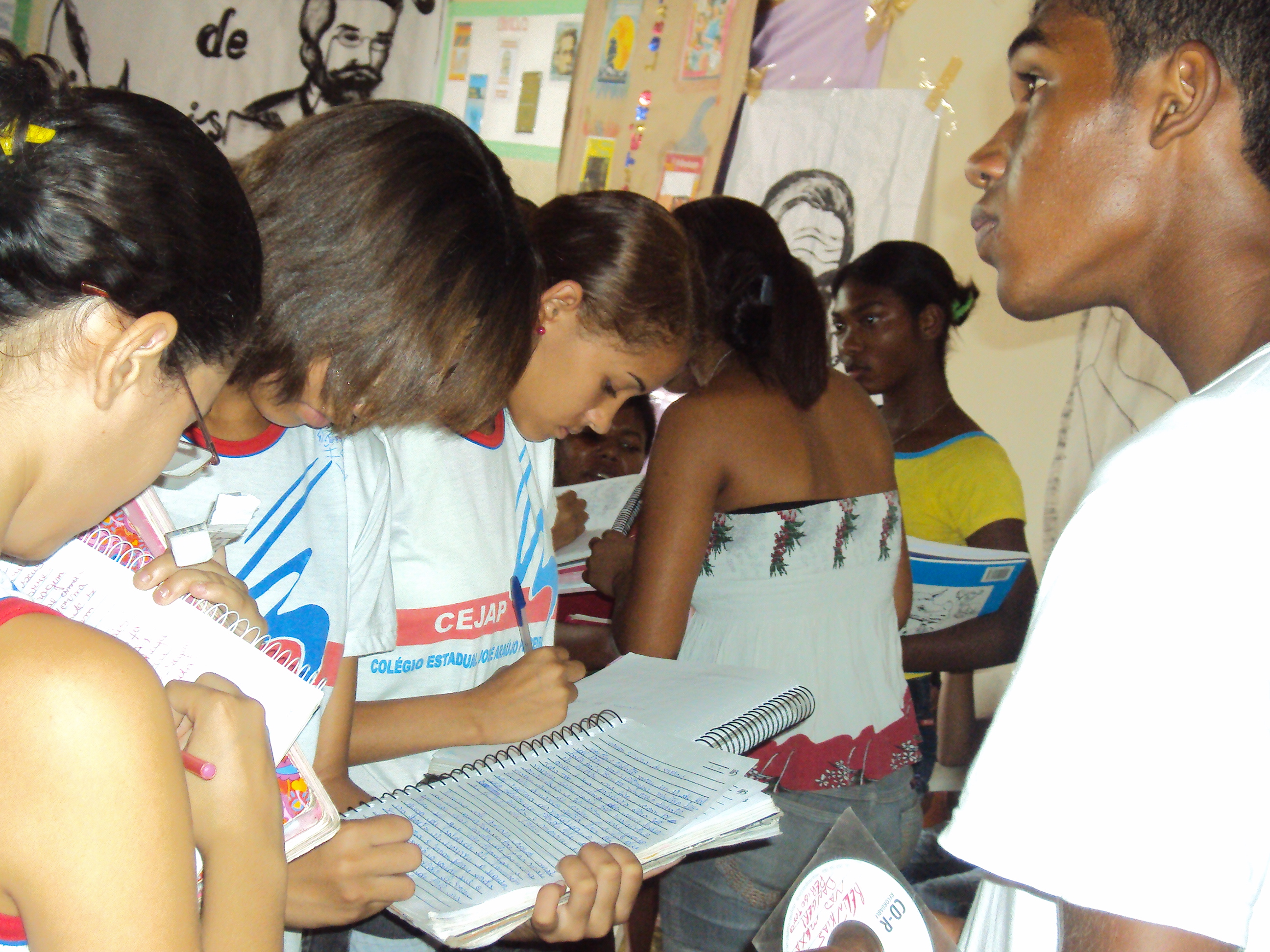 EXPOSIÇÃO LITERÁRIA É REALIZADA POR ALUNOS DO CEJAP NO PONTO DE CULTURA E DE LEITURA ACAPEB