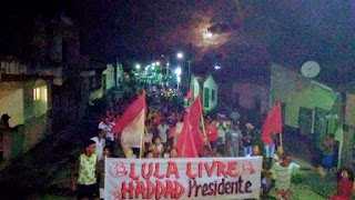 GONGOGI: CENTENAS DE PESSOAS TOMAM AS RUAS EM PROL À CAMPANHA DE HADDAD E RUY
